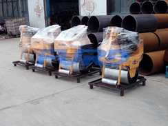 福瑞得機(jī)械5臺壓路機(jī)，一臺混凝土整平機(jī)及時(shí)發(fā)貨