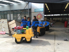 福瑞得機械手扶雙輪壓路機，二次結(jié)構(gòu)澆筑泵及時包貨